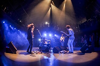 Boogarins (banda)
